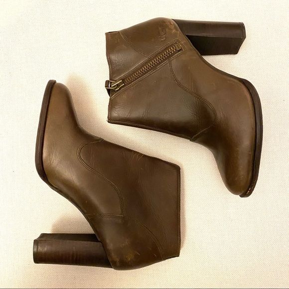 UGG Shoes - UGG Dolores Boots